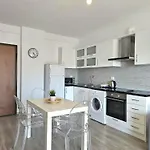 With Sea View In 185 Apartment *