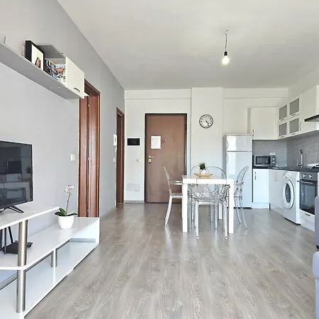 With Sea View In 185 Apartment *