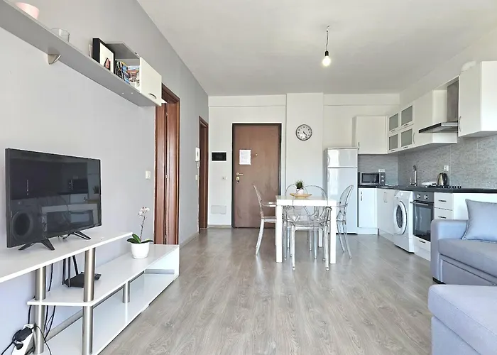 With Sea View In 185 Apartment *