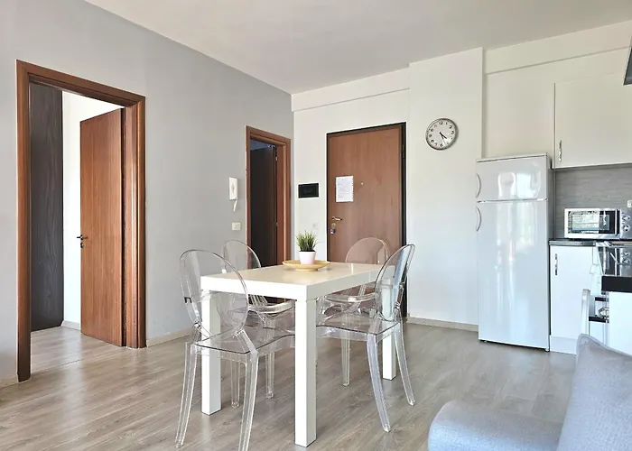 Apartment With Sea View In 185 *